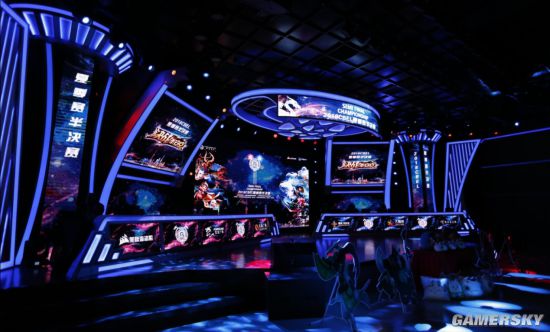 交媒体上展 交媒体上展